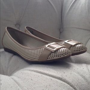 NWOT Anne Klein Sport Nude Flat